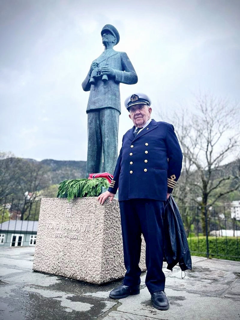 Wiktor standing at the statue of King Haakon 7 after officially declaring the Liberation Convoy 2025 open